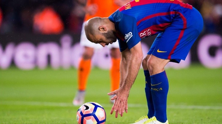 Javier Mascherano durante un encuentro con Barcelona.