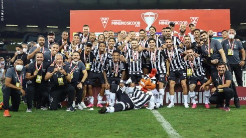Atlético Mineiro con Eduardo Vargas se coronó campeón del torneo estadual. (Foto: @Atletico)