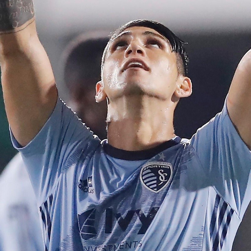 Video: Gol y asistencia de Alan Pulido en Sporting Kansas