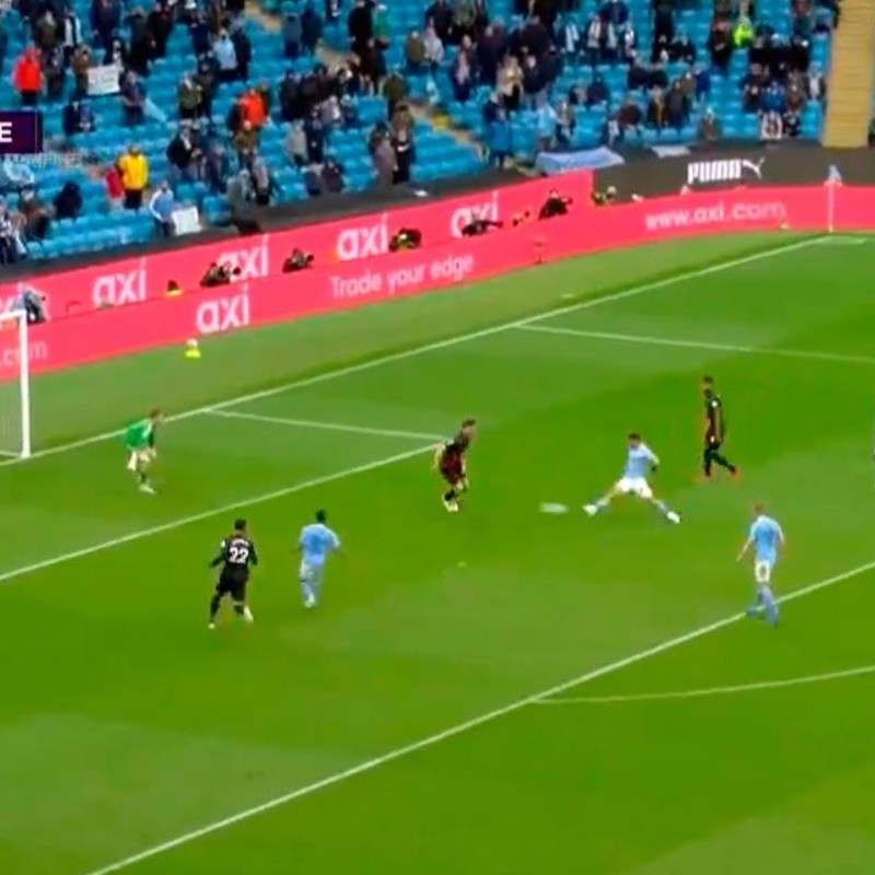 Video: Agüero se paseó a la defensa del Everton y marcó un gol histórico