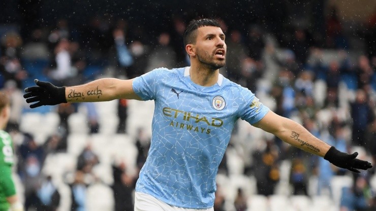 Sergio Agüero rompiendo el récord de Wayne Rooney (Foto: Getty Images)