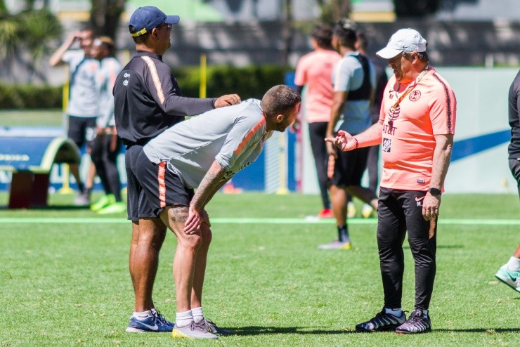 Jeremy Menez y Miguel Herrera