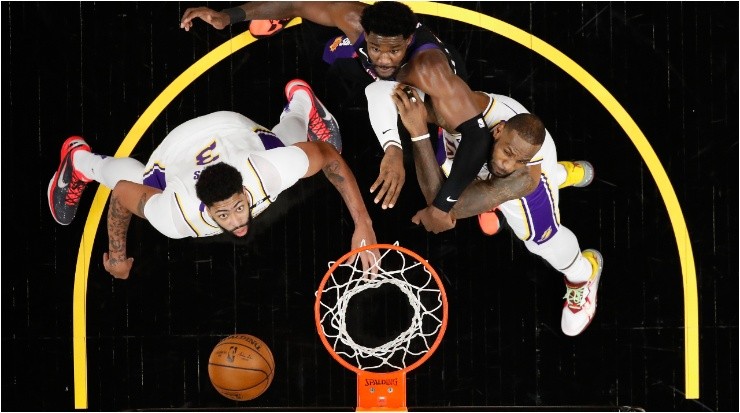 LeBron James y Anthony Davis ante Suns (Foto: Getty)