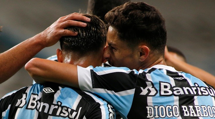 Jogadores do Grêmio comemoram gol pela Copa Sul-Americana (Foto: Getty Images)