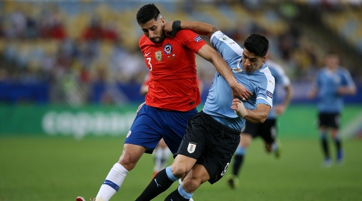 Guillermo Maripán y Luís Suárez (Foto: Getty Images)