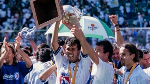 Juan Reynoso se consagró Campeón de Cruz Azul en el Invierno 97 como capitán.
