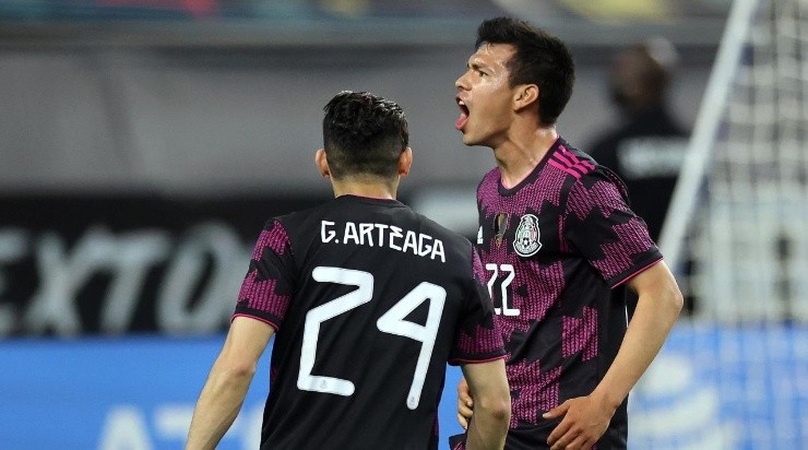 Hirving Lozano #22 of Mexico celebrates a goal with Gerardo Arteaga #24 against Iceland (Getty)