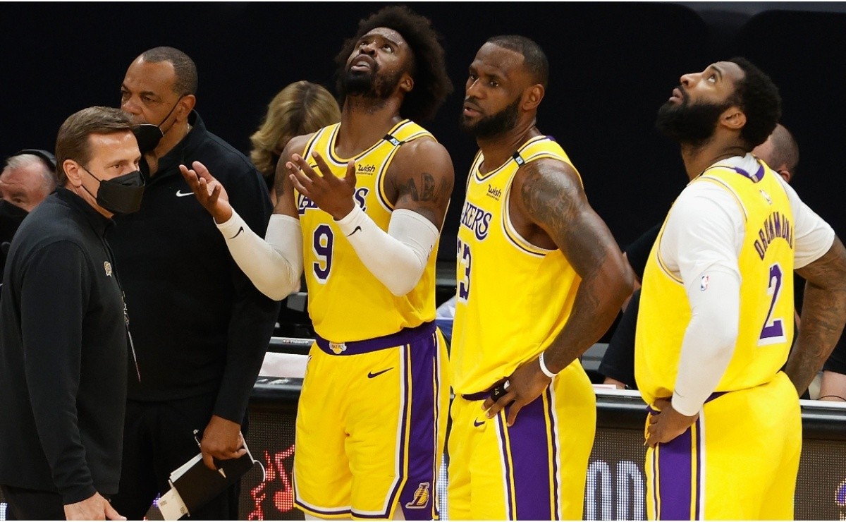 NBA Memes - Lakers have lost 12 out of 13 games! Credit: Oscar