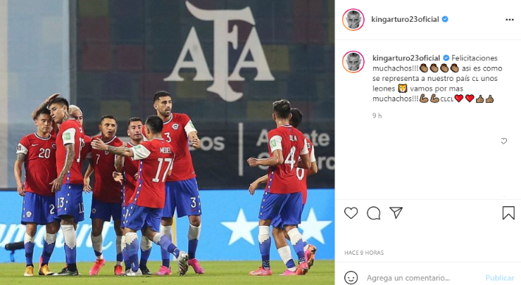 Arturo Vidal alentando a sus compañeros post empate con Argentina