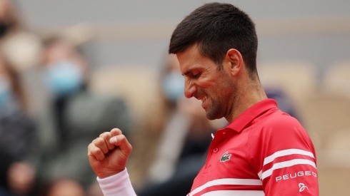 Novak Djokovic avanza a cuarta ronda de Roland Garros 2021