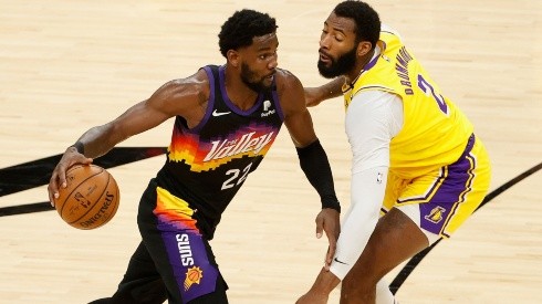 Deandre Ayton ante Lakers. (Foto: Getty)