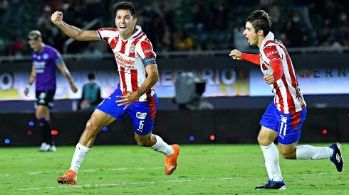 Molina y Brizuela han tenido buenas actuaciones con Chivas.