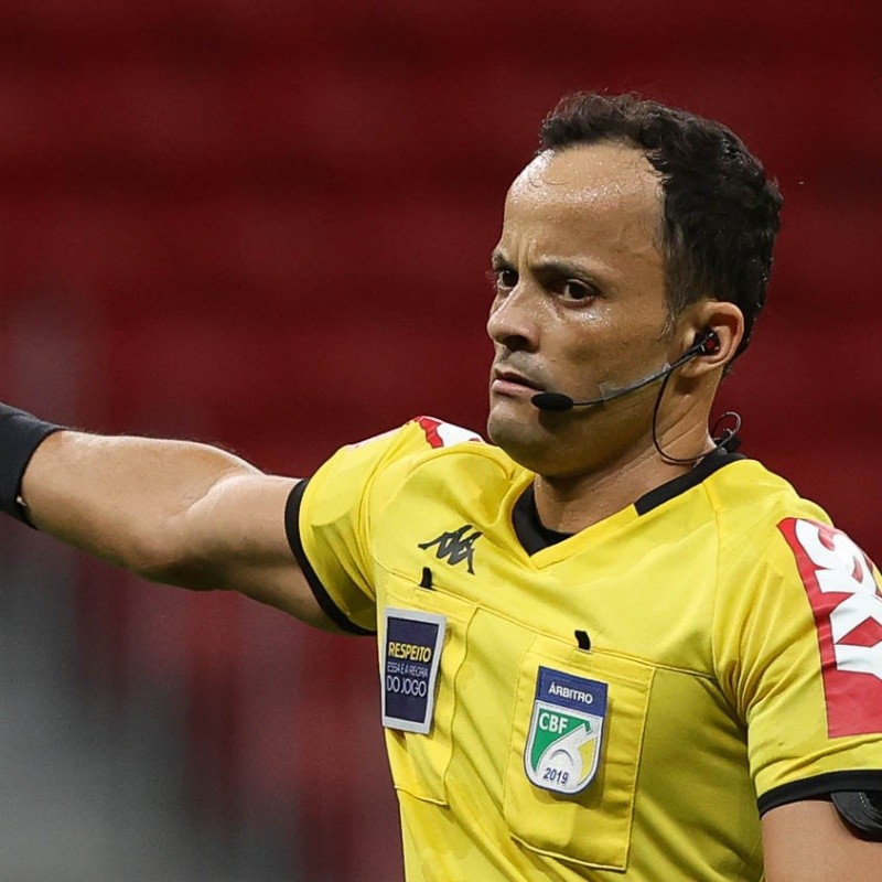 Árbitro contra Flamengo revolta torcida do Coxa e desenterra polêmica de 2012; entenda