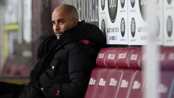 Pep Guardiola en el banquillo del City