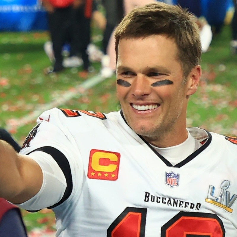 Tom Brady deslumbra en el inicio del minicampamento de los Tampa Bay Buccaneers