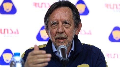 Leopoldo Silva presentó a los cinco refuerzos de Pumas en conferencia de prensa.