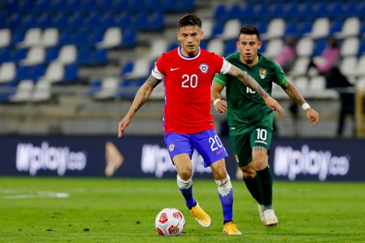 Charles Aránguiz con Chile vs Bolivia