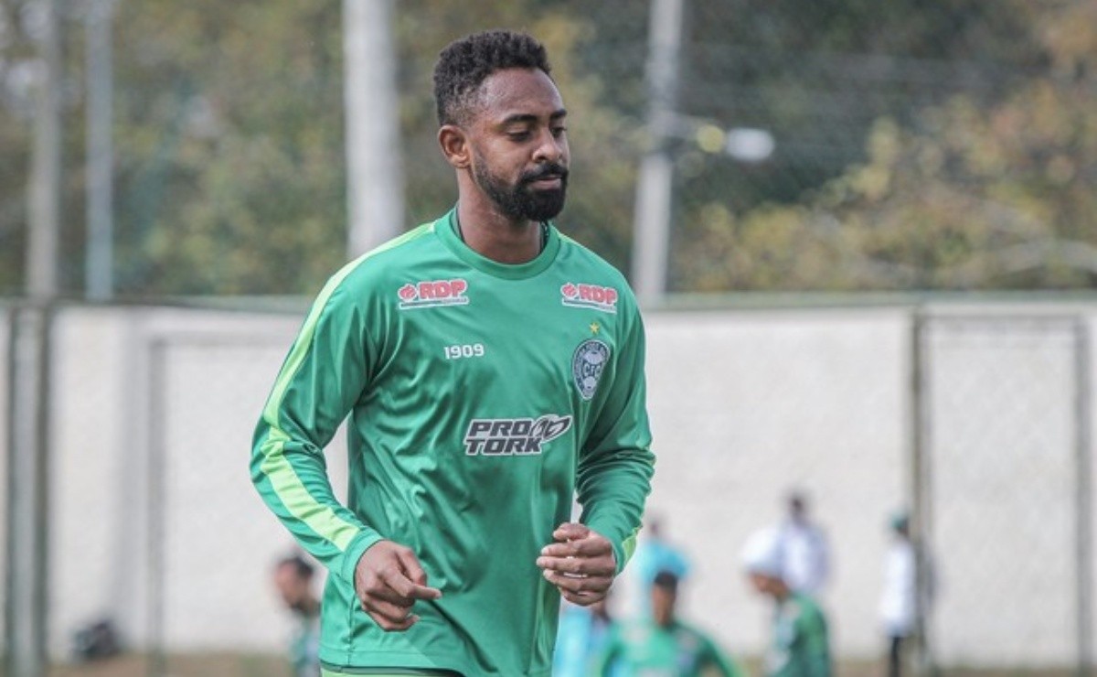 Wellington Carvalho Deve Trocar De Clube Na Série B Para Defender O CRB ...