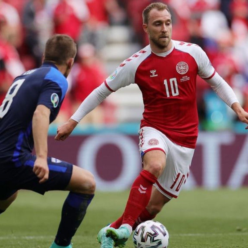 La foto de Eriksen saliendo de la cancha que le da optimismo al mundo entero