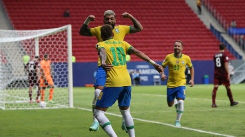 Gabigol anota el 3-0 de Brasil sobre Venezuela.