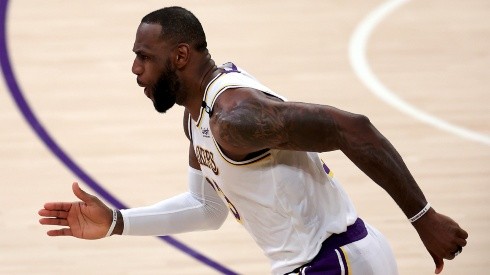LeBron James cambiará de número en los Lakers