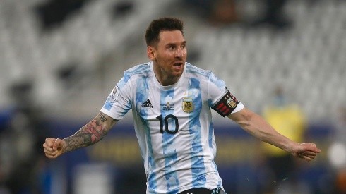 Com um golaço de falta na estreia da Copa América, Messi supera Cristiano Ronaldo em gols de falta. (Foto: Getty Images)
