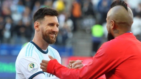 Arturo Vidal y Lionel Messi intercambiaron camisetas post partido. (Foto: Agencia UNO)