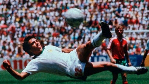 La 'tijera' de Manuel Negrete fue considerada como el mejor gol de la historia en los Mundiales.