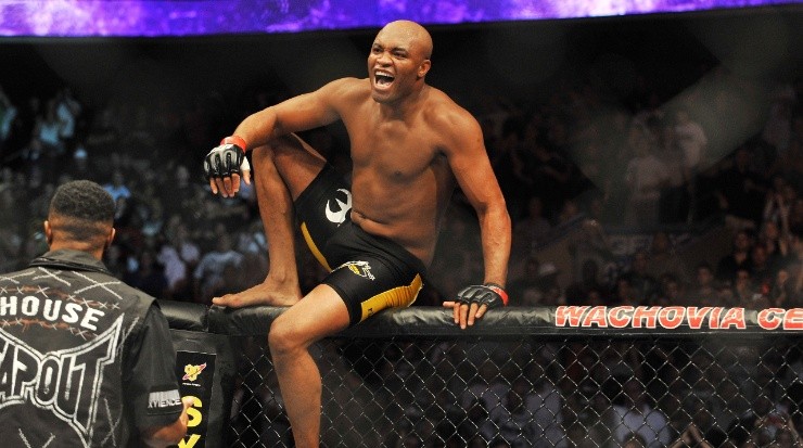 Anderson Silva celebrates after defeating Forrest Griffin (Getty)