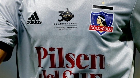 Colo Colo piensa en su camiseta 2022 y le deja tarea a sus hinchas
