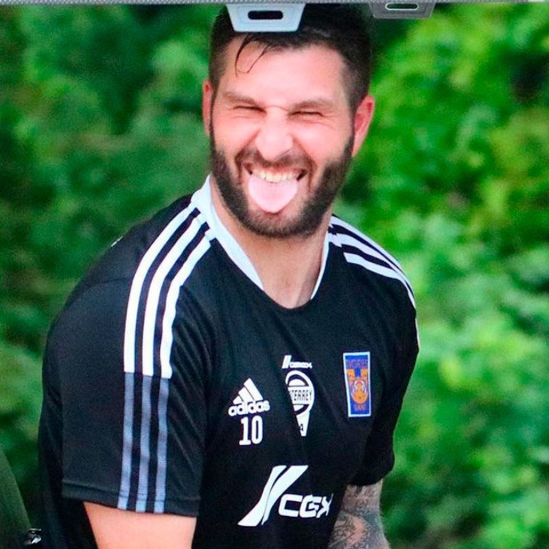 Gignac se luce cantando banda a todo pulmón en la pretemporada de Tigres