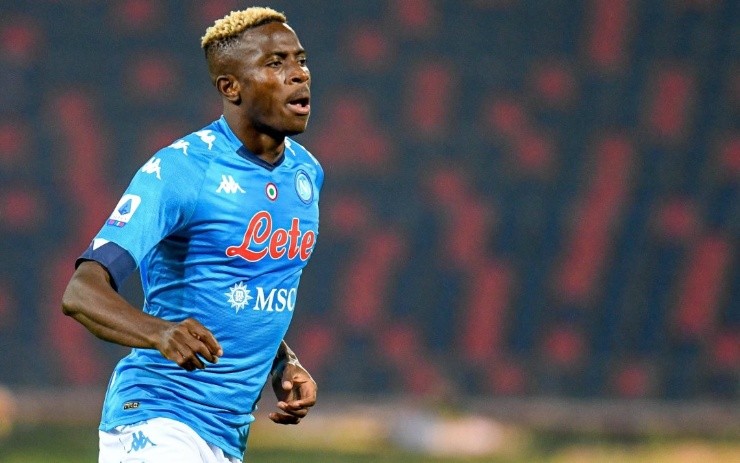 Víctor Osimhen se entrena con la camiseta de Pumas. Getty.