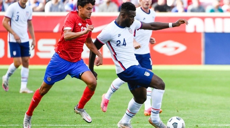 Daryl Dike #24 of the United States controls the ball against Yeltsin Tejeda #17 of Costa Rica (Getty)
