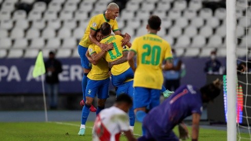A puro tiki-tiki: dos golazos de Brasil para transformar la victoria en goleada