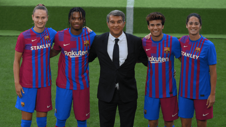 FC Barcelona en la presentación de su nueva indumentaria