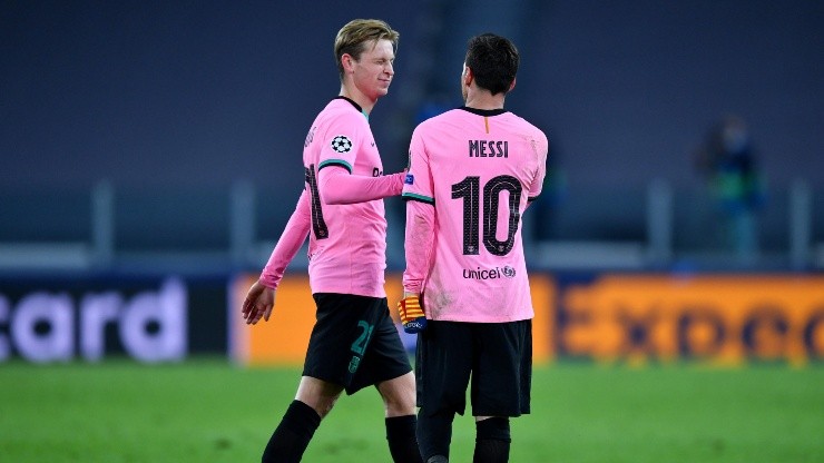 Leo Messi saludando a Frenkie De Jong