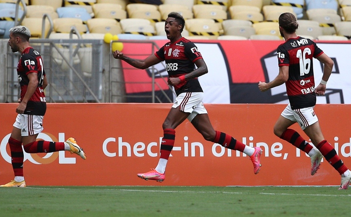 SAIU! Flamengo divulga escalação para jogo contra o Bragantino, pelo  Brasileirão - Coluna do Fla