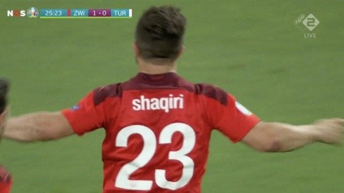 Golazo de Shaqiri para poner el 2-0 vs. Turquía