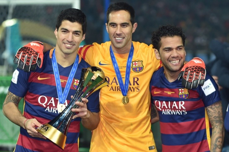 Claudio Bravo, Luis Suárez y Dani Alves en Barcelona.