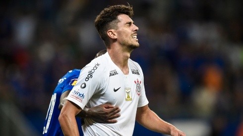 Danilo Avelar em partida pelo Corinthians
