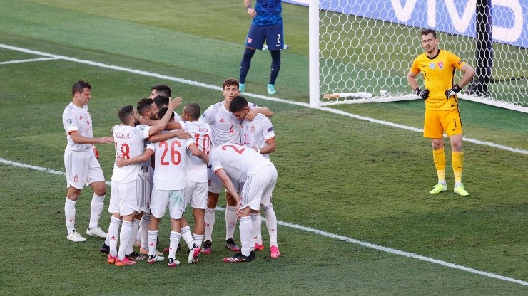 España goleó a Eslovaquia y se metió en octavos de final ...