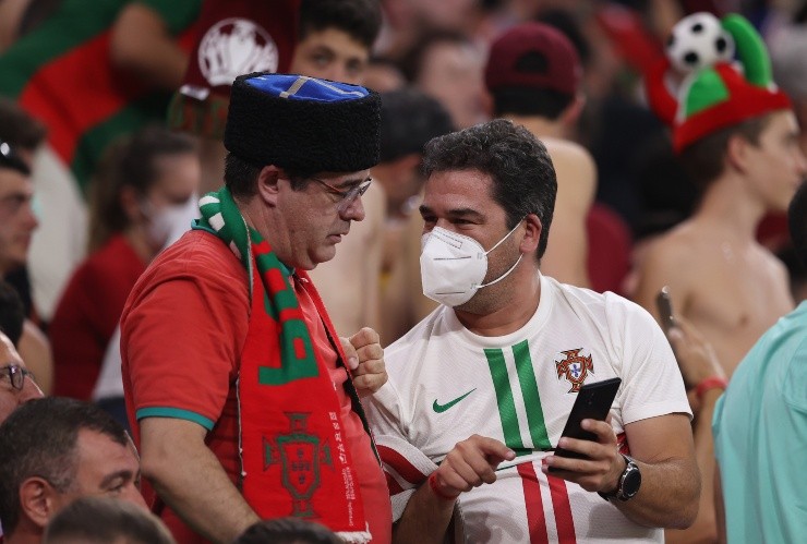 Torcedores portugueses de olho na partida da Alemanha. (Foto: Getty Images)