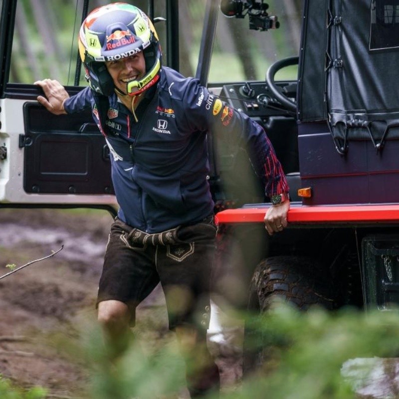 ¡¿Qué te pasa Red Bull?! Checo Pérez compite antes del GP