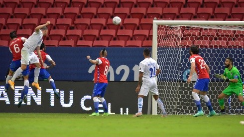 Braian Samudio adelanta a Paraguay en la Copa América.