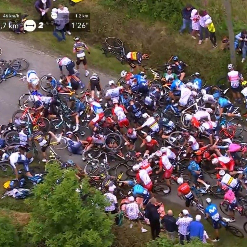 Terrible caída en el Tour de Francia: se fue al piso casi todo el pelotón