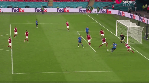 Video: Chiesa controló de pecho, hizo pasar a uno y marcó un golazo para Italia