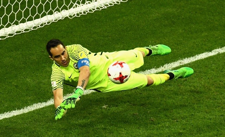Claudio Bravo en la Selección Chilena vs Portugal en la Copa Confederaciones 2017