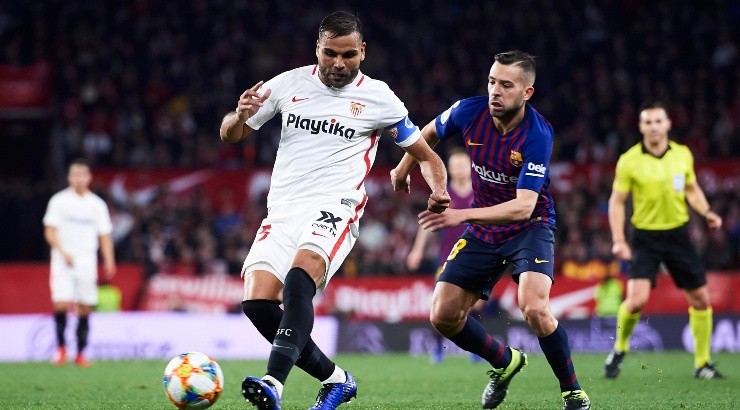 Mercado y Jordi Alba en durante un Sevilla vs. Barcelona. (Getty Images)