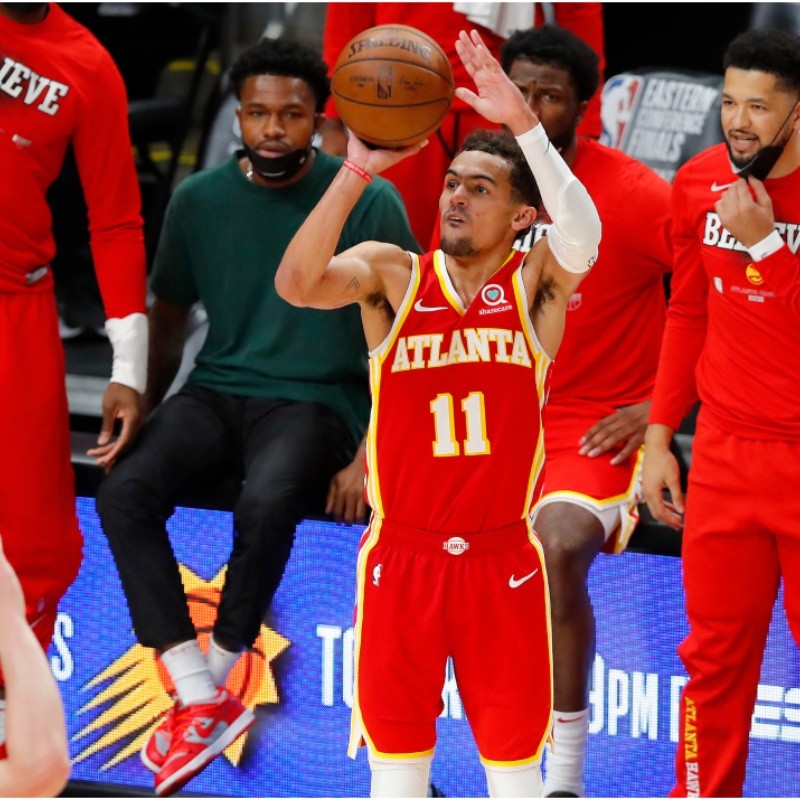 ¡Desde el logo! Trae Young y su kilométrico triple ante Bucks