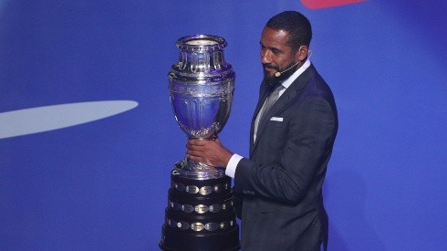 Jean Beausejour of Chile with the Copa America trophy. (Getty)